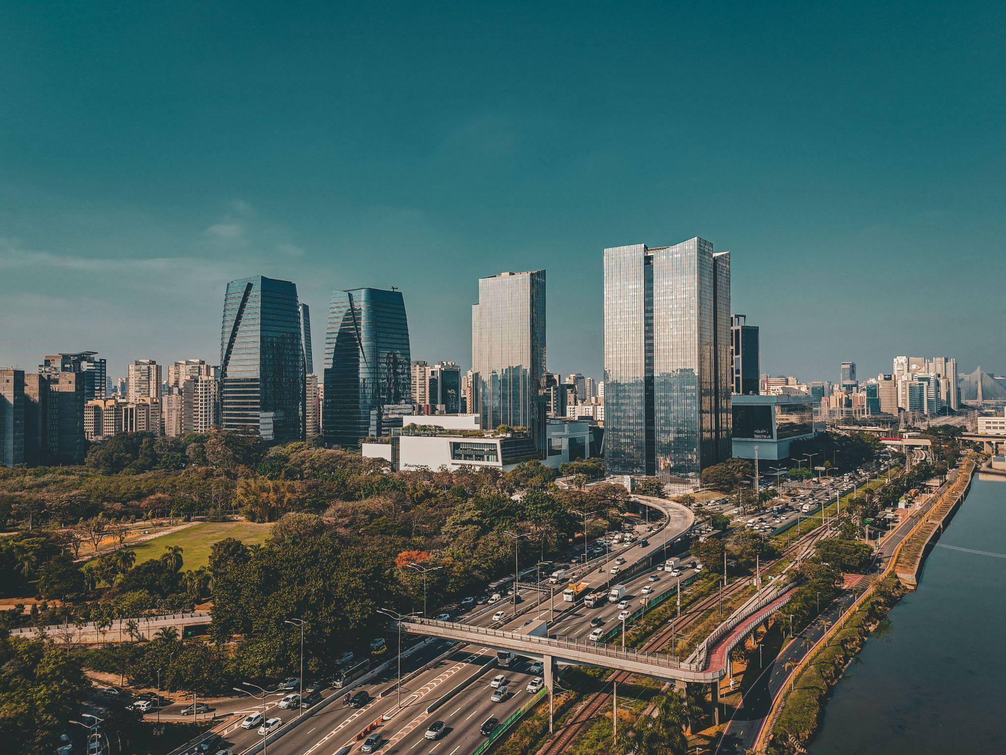 São Paulo skyline beside the Pinheiros River